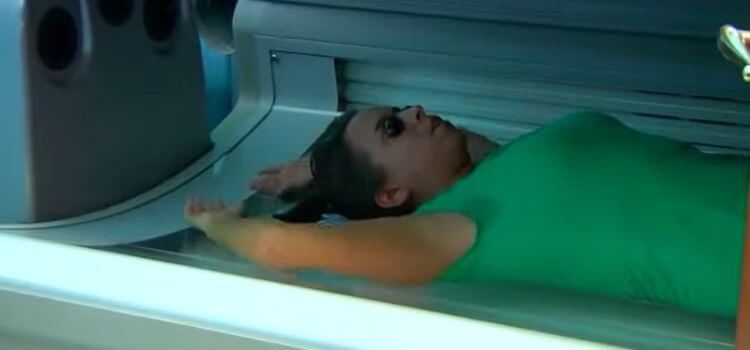how to cover face in tanning bed